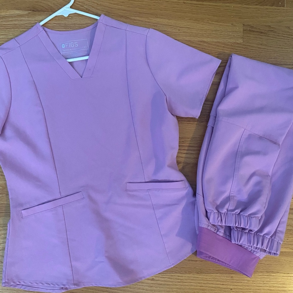 Figs scrubs lavender